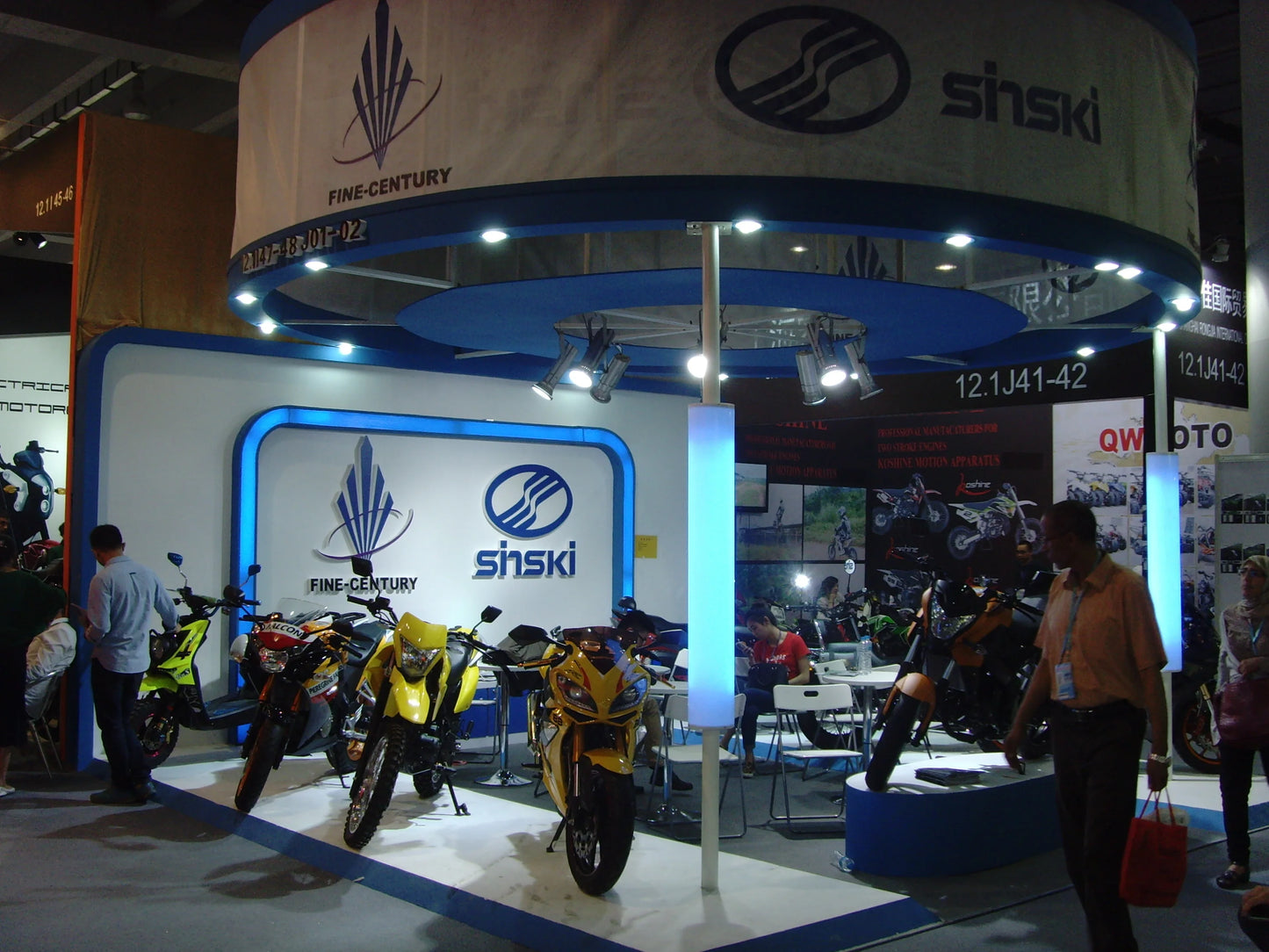 2025 New Style Cheap And Best Quality 2023 Sinski Cheap Price Motorcycle 400cc Automatic Motorcycle Customized Motorcycles