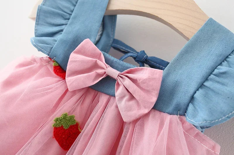 (0-3 Years) Summer New Girls Dress Small Flying Sleeve Bow A-child Dress Embroidered Strawberry Cool Princess Dress