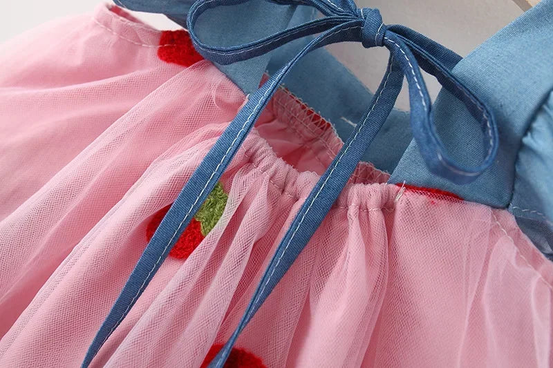 (0-3 Years) Summer New Girls Dress Small Flying Sleeve Bow A-child Dress Embroidered Strawberry Cool Princess Dress